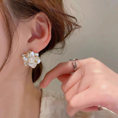 Women’s Fashion Pearl Flower Earrings – Elegant Fresh Design Jewelry